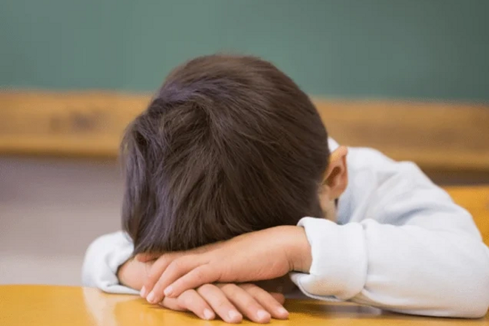 Recusa de matrícula, taxas extras e exclusão velada: advogado explica os limites legais das escolas em relação a alunos com autismo e deficiência