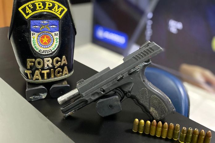 Homem é preso pela PM por portar arma de fogo nos Flexais, em Maceió