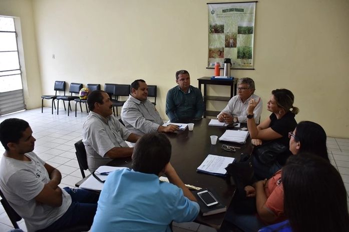 Prefeitura e Governo do Estado discutem implantação da coleta seletiva em Santana