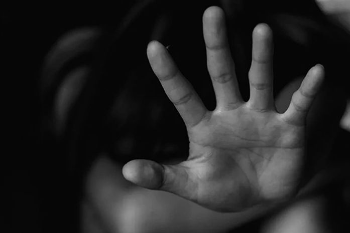 Mulher é conduzida à Central de Flagrantes após suspeita de maus-tratos contra filho em Maceió