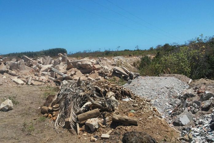 Descarte irregular de resíduos da construção civil