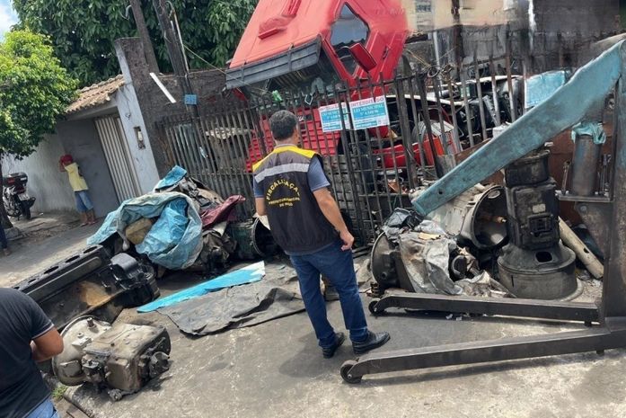 Todos os itens que estava na calçada foram apreendidos