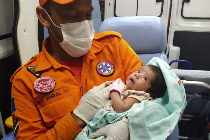Bombeiros salvam bebê recém-nascida que não conseguia respirar em Maceió