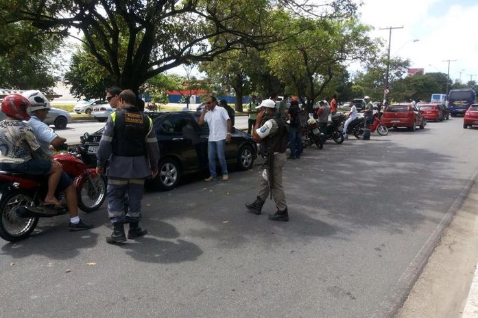 Operação integrada apreende seis veículos