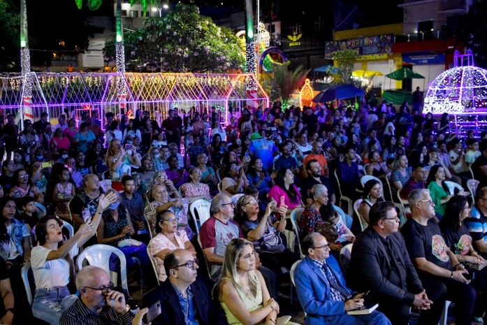 Louva Palmeira reúne centenas de evangélicos na Praça da Independência para adorar a Deus