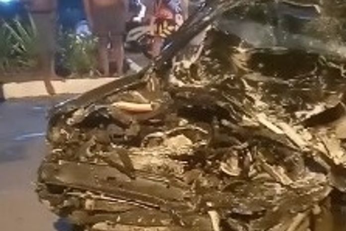 Colisão entre ônibus e carro foi registrada no bairro da Santa Amélia, em Maceió