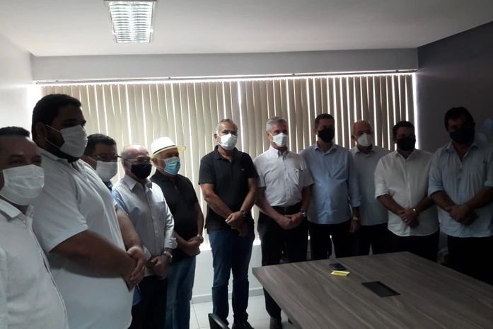 Senador Fernando Collor visita Conagreste e firma compromisso com municípios do consórcio