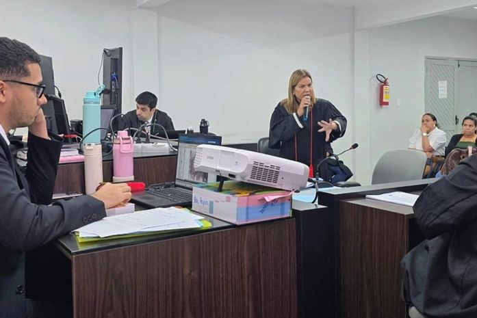 Homem que matou esposa a golpes de machado, na frente dos filhos menores, é condenado a 24 anos de prisão