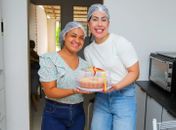 “Agora sou empreendedora”: participante das Oficinas da Gabi transforma aprendizado em fonte de renda e recebe visita da deputada estadual