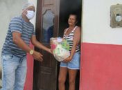 Semdsh Penedo entrega cestas básicas na comunidade do Areial