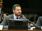 Pedro Vilela critica aprovação de projeto que regula Uber e que pode inviabilizar o serviço