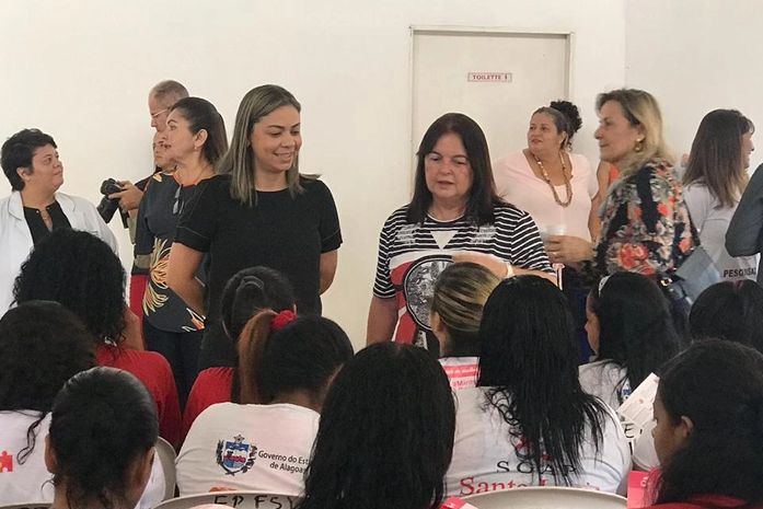 Deputada Fátima Canuto e bancada feminina da ALE visitam Presídio Santa Luzia