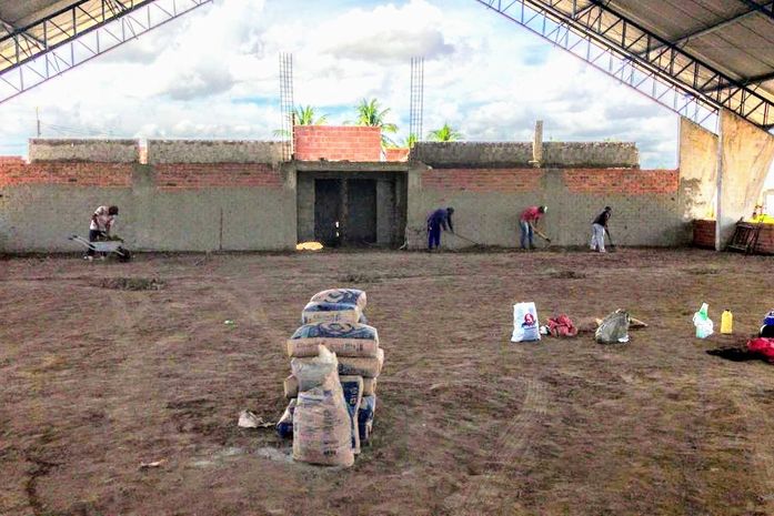 Prefeitura de Delmiro dá continuidade a construção do ginásio de esportes do Bairro Bom Sossego