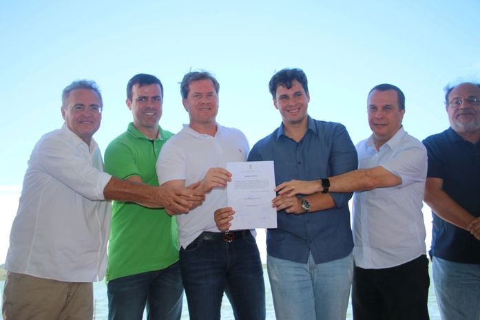 Prefeito Cacau assina ordem de serviço da construção da 2ª, 3ª e 4ª etapa