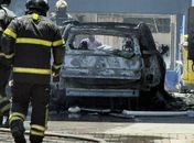 Carro elétrico pega fogo e é destruído em concessionária de Maceió; veja as imagens