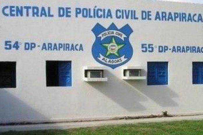 Três pessoas são presas após furtarem loja