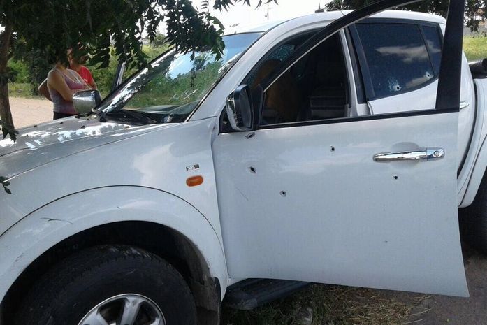 Caminhonete de Rodrigo Alapenha ficou crivada de balas