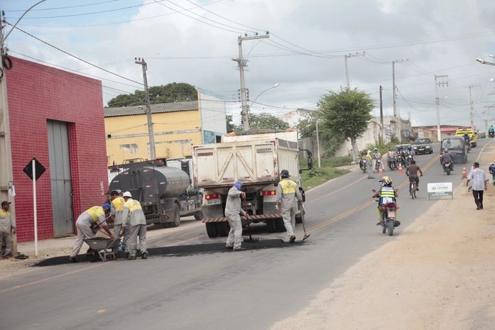Através do Governo do Estado e do DER, Prefeitura de União viabiliza novos quebra-molas para reforçar a segurança de trânsito