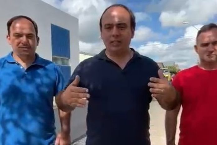 Prefeito de Junqueiro comemora pavimentação de várias ruas na cidade