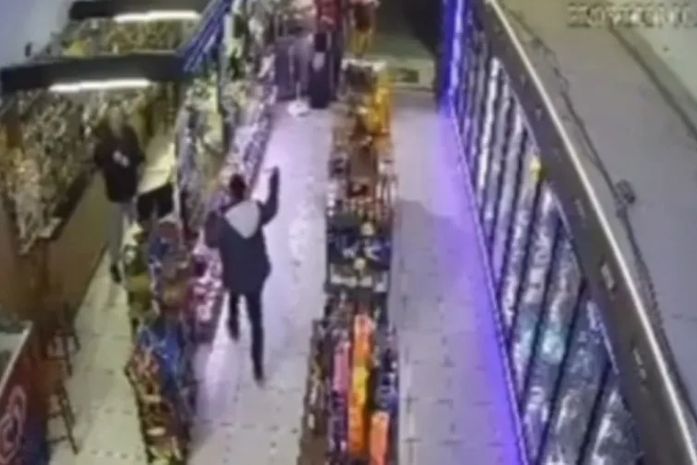 Cliente se irrita com preço de cerveja e tenta matar dono de loja em SC