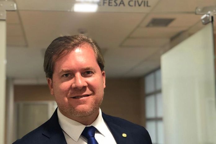 Marx assina CPI e classifica como “inoperante” ação de Ministério sobre óleo nas praias do NE