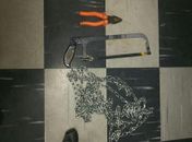 Ferramenta utilizada para serrar a corrente da agência.