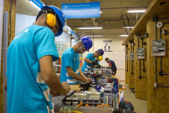 Professores incentivam e alunos se tornam medalhistas em olimpíadas