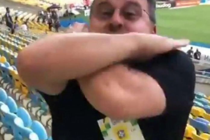 Presidente do Ceará vibra com elenco e provoca Flamengo após vitória: "Vapo vapo"