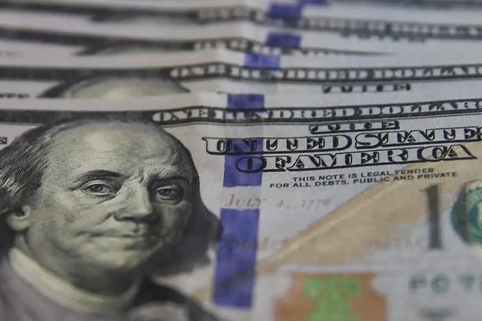 Mercado em alerta: Dólar sobe para R$ 5,75 e Bolsa fecha em queda com incertezas externas e internas