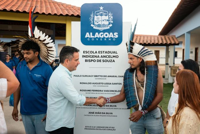 Paulo Dantas inaugura escola indígena e moderno complexo esportivo em Inhapi
