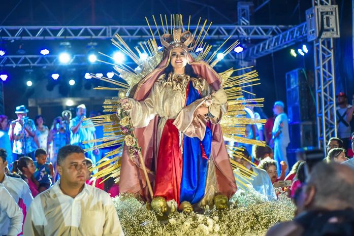 Cortejo cultural marca início das festividades de fim de ano