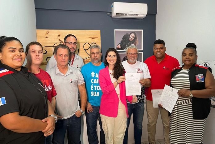 Teca Nelma protocola Projeto de Lei que visa mais segurança para trabalhadores e usuários dos bancos em Maceió