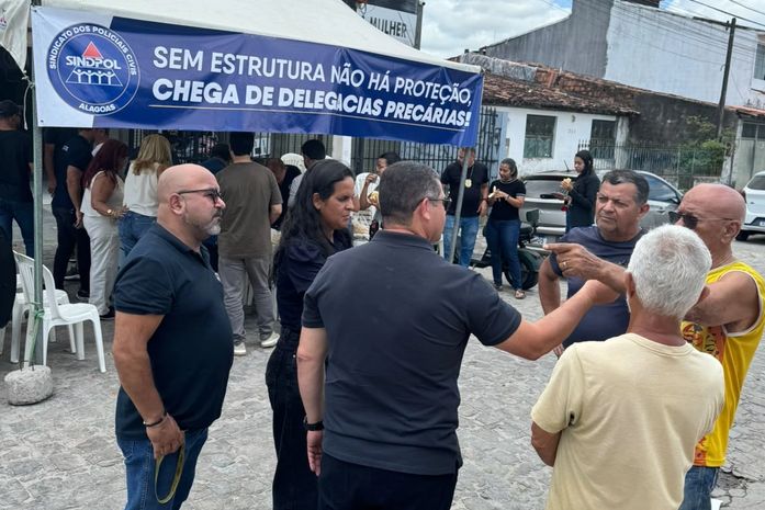 Policiais civis protestam contra precariedade em Delegacias da Mulher 24h em Maceió