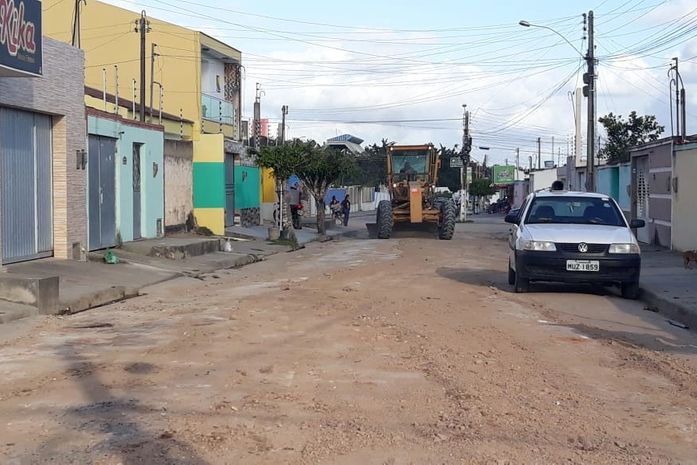 Prefeitura intensifica ações de manutenção de vias em vários bairros de Arapiraca