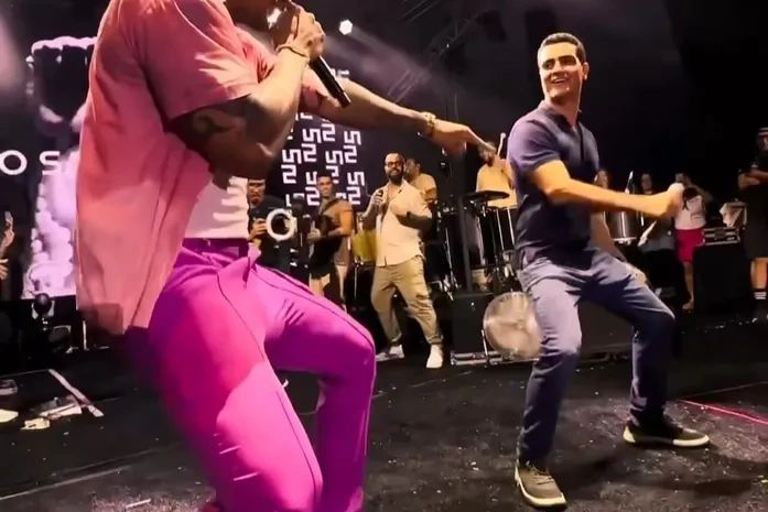 Nova política segue ordens das redes sociais