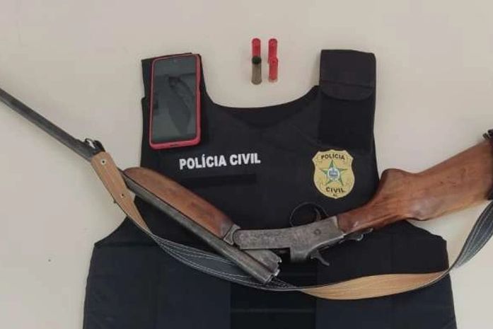 Arma apreendida na residência do suspeito