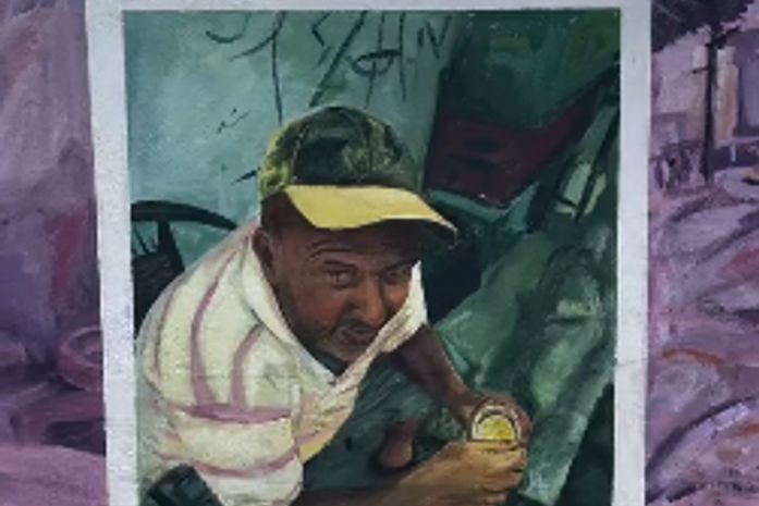 Vendedor de macaxeira vira símbolo de memória viva e emociona no Jacintinho