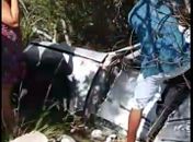 Carro ficou destruído após acidente