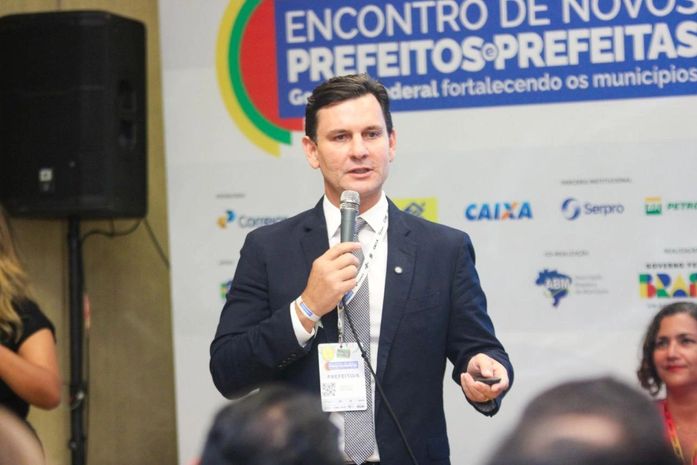 Marcelo Beltrão apresenta a prefeitos brasileiros como transformar educação municipal