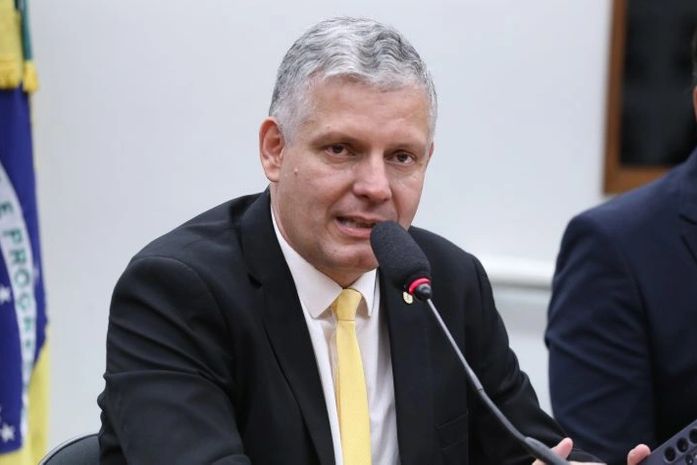 Projeto prevê isenção de Imposto de Renda para aposentados com sequelas neurológicas permanentes