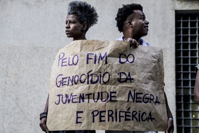 É bom que saibamos que, na real, Isabel, a que assinou a “lei divina”, fez tudo na marra.