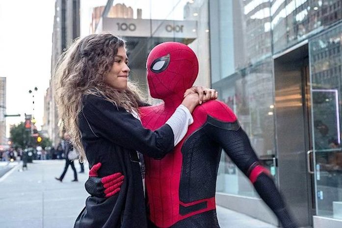 "Homem-Aranha: Longe Casa" chega aos cinemas projetando o reinício do Universo Marvel, agora sob a batuta do amigão da vizinhança