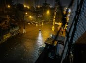 Ruas da capital ficam alagadas após fortes chuvas; veja vídeo