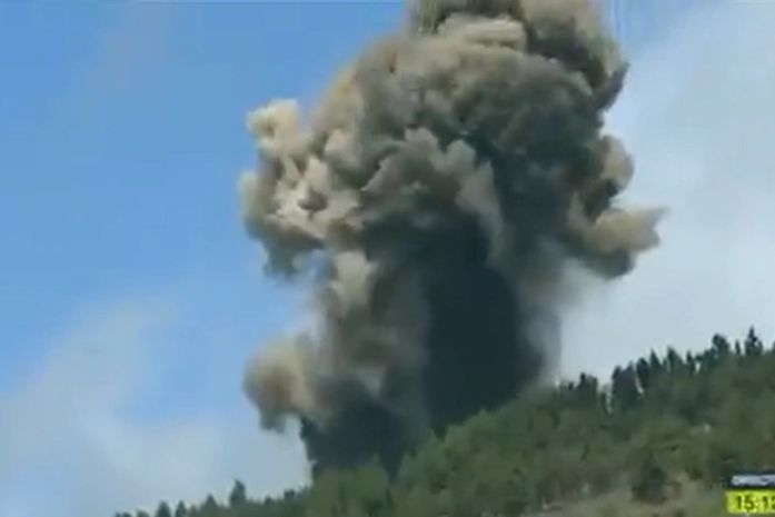 Vulcão capaz de provocar tsunami no Nordeste entra em erupção, após dias em alerta amarelo