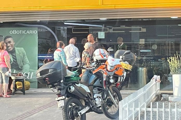 Mulher morre após passar mal dentro de supermercado na Ponta Verde; Samu, Bombeiros e IML foram acionados