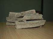 Pedras foram lançadas na sala de reuniões