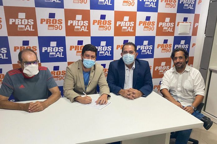 Na sede do PROS: Cícero Amélio, missionário Leninho, Adeilson Bezerra e GG Sampaio