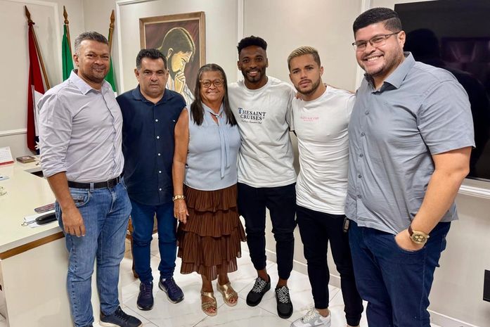 Em meio à crise no CSE, Tia Júlia recebe jogadores e garante transparência sobre repasses