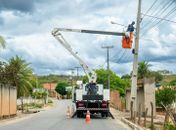 Prefeitura de Traipu realiza troca de lâmpadas comuns por LED no Povoado Olho D’Água do Campo