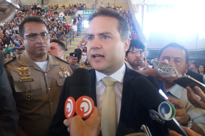 Governador Renan Filho durante a formatura dos novos PMs